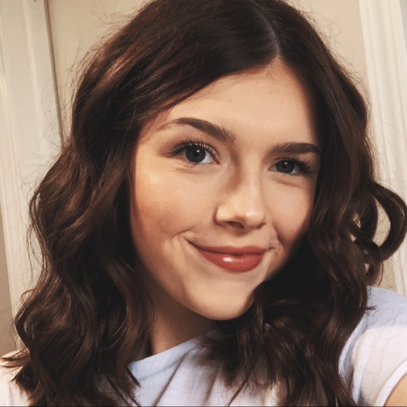 Meet your Posher, Sabrina - Picture 1 of 1